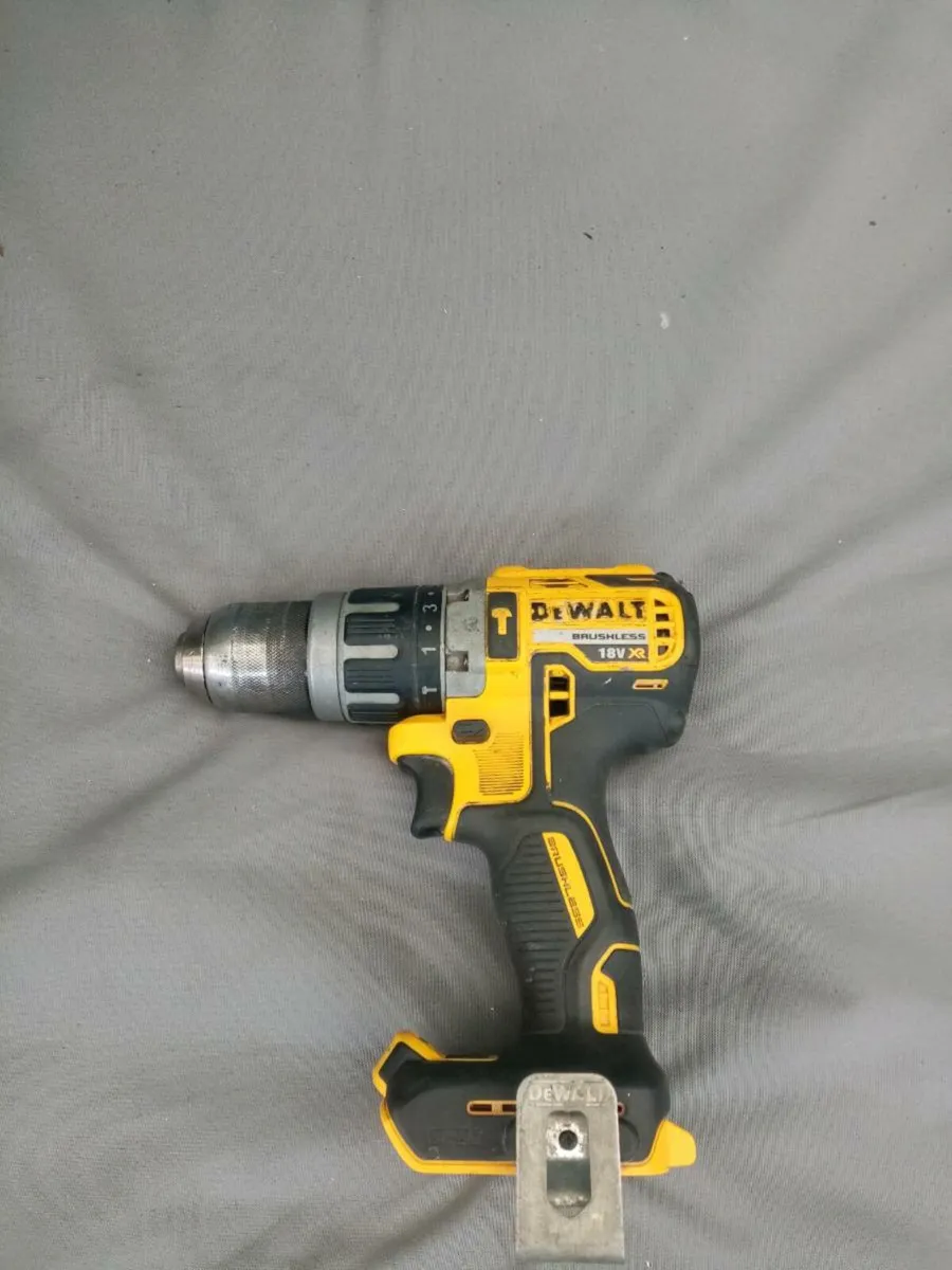 Dewalt Brushless 18v xr Battery Combi Drill - Image 2