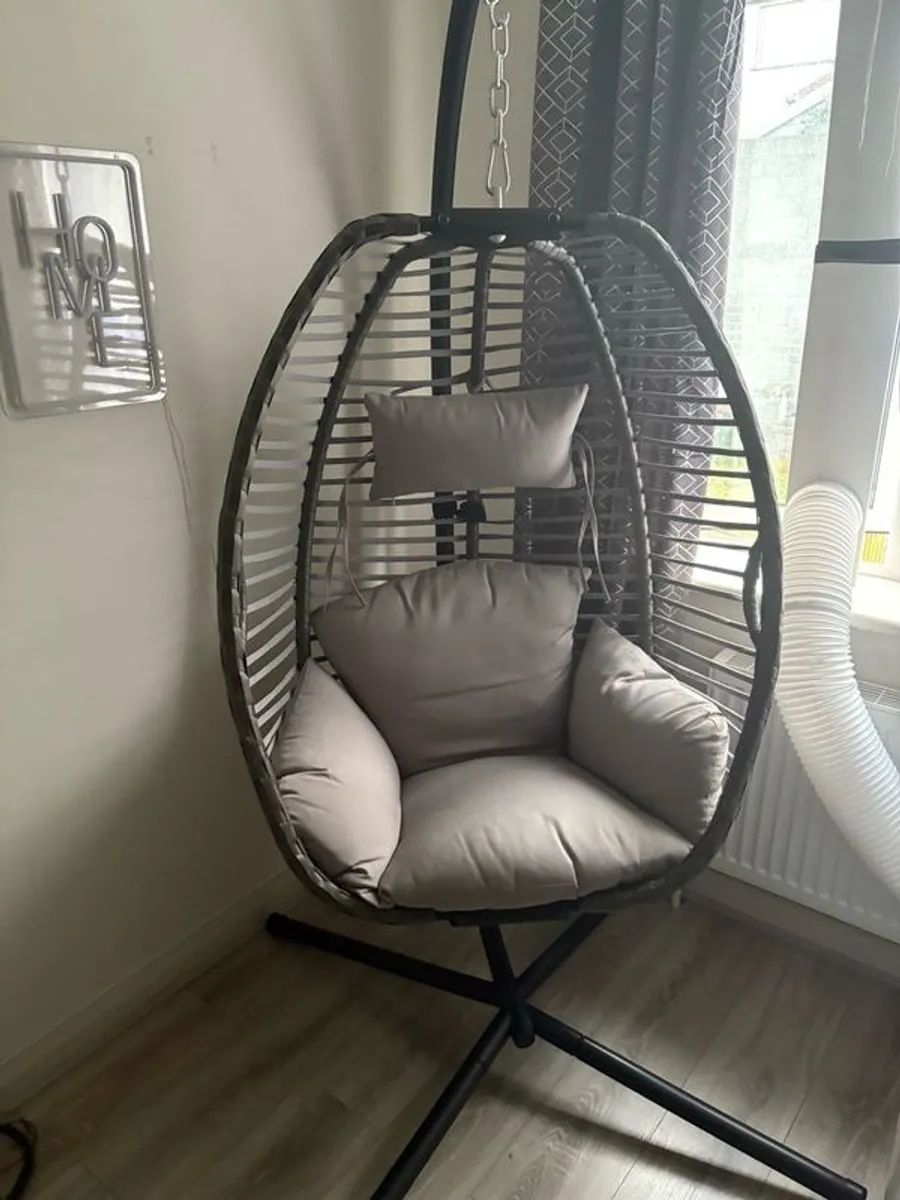 Hanging chair - Image 2
