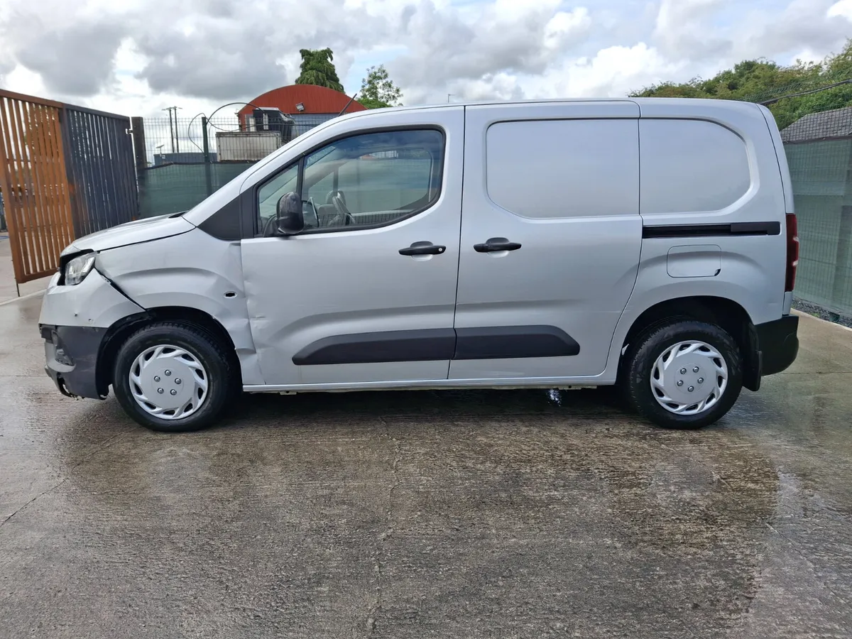 222 Toyota Proace  Very light damage - Image 2