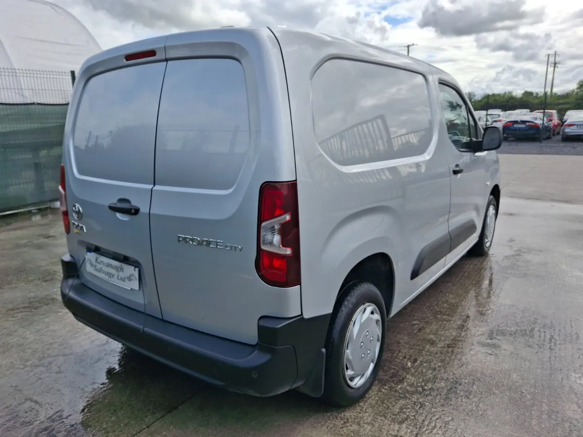 222 Toyota Proace  Very light damage - Image 4
