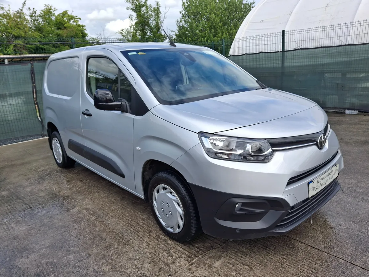 222 Toyota Proace  Very light damage - Image 3