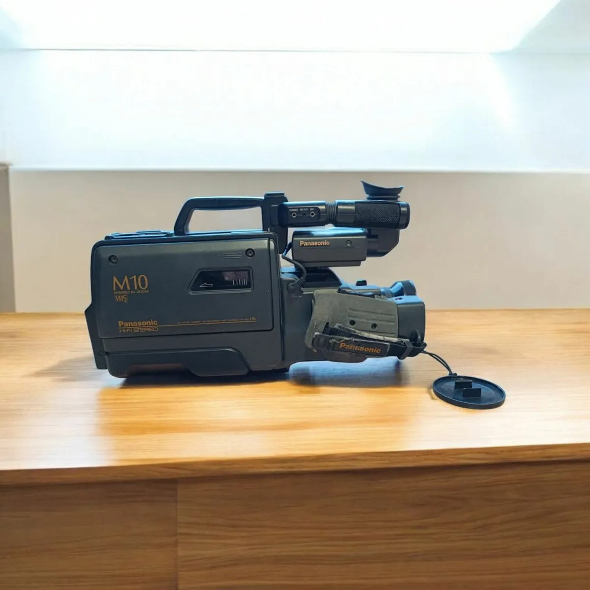 Panasonic M10 Stereo AV Zoom VHS, HI-Fi Stereo - Image 2