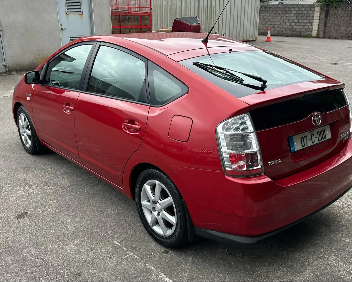 Toyota Prius - Image 2