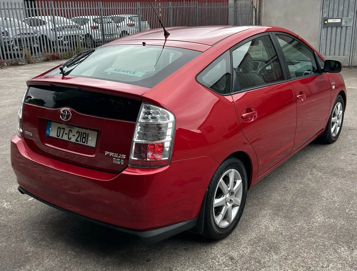 Toyota Prius - Image 4