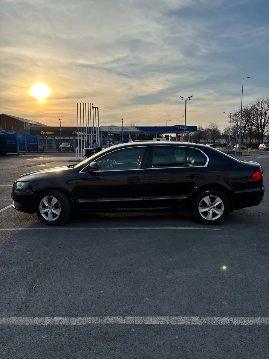 Skoda Superb 2014 - Image 2