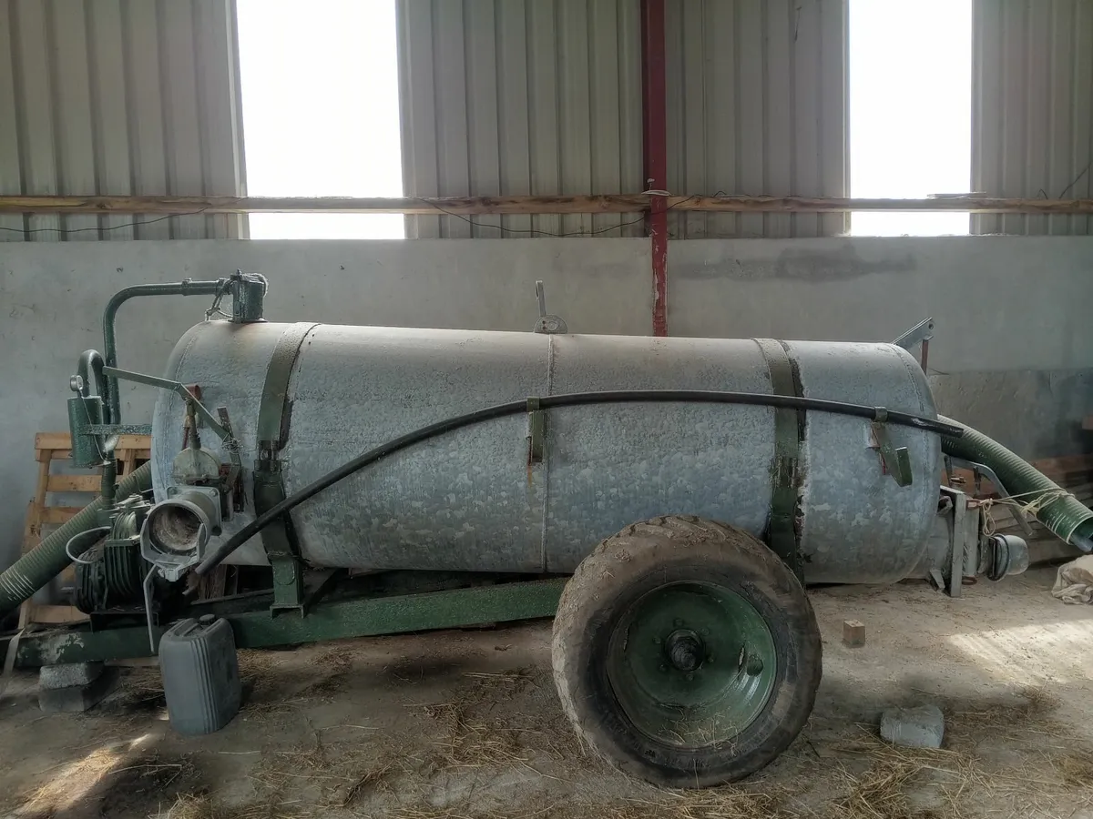 Slurry tanker - Image 1
