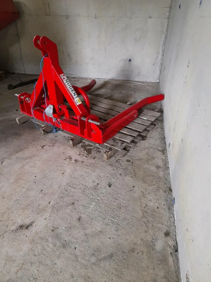Bale lifter - Image 1