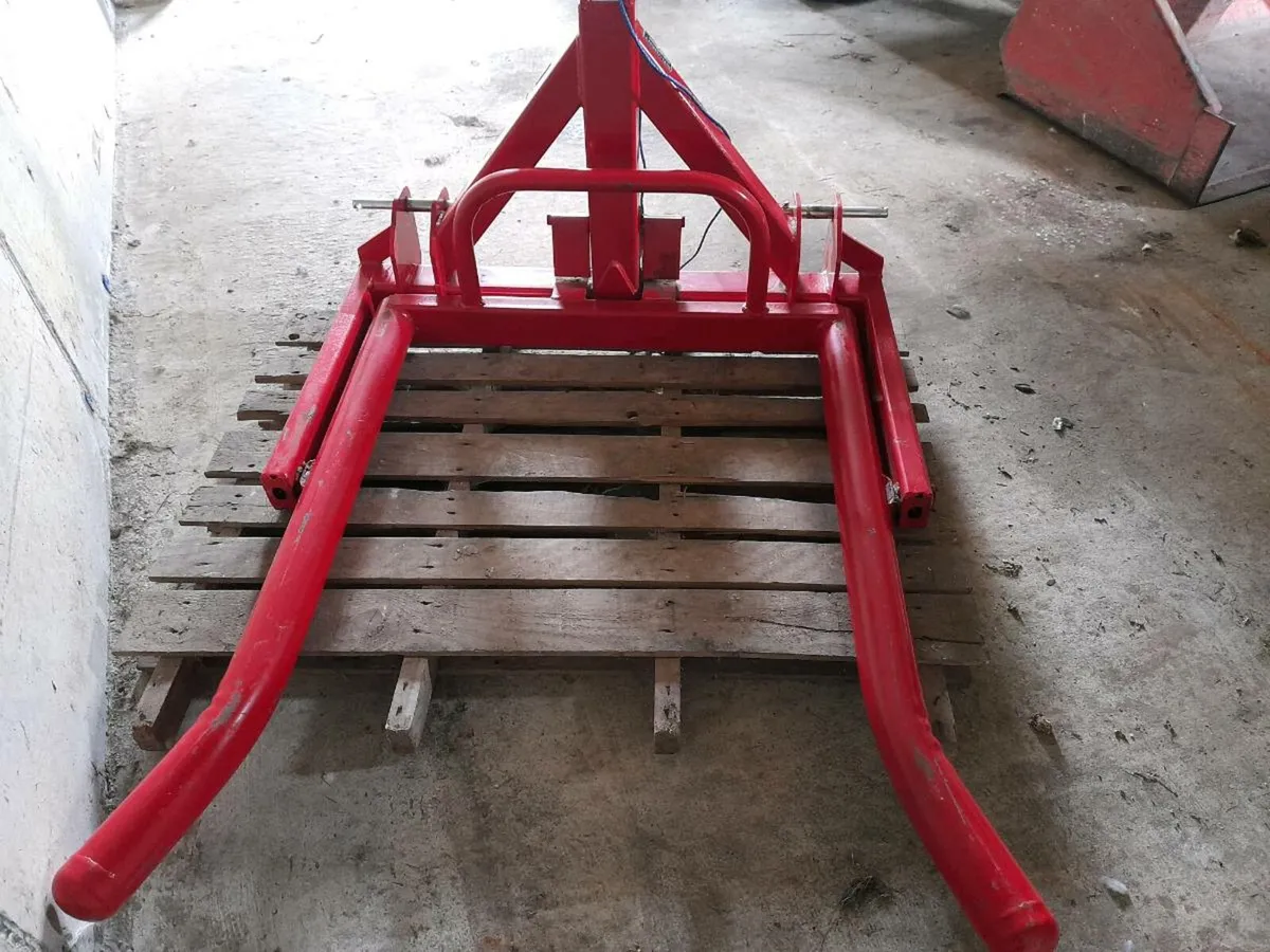 Bale lifter - Image 2