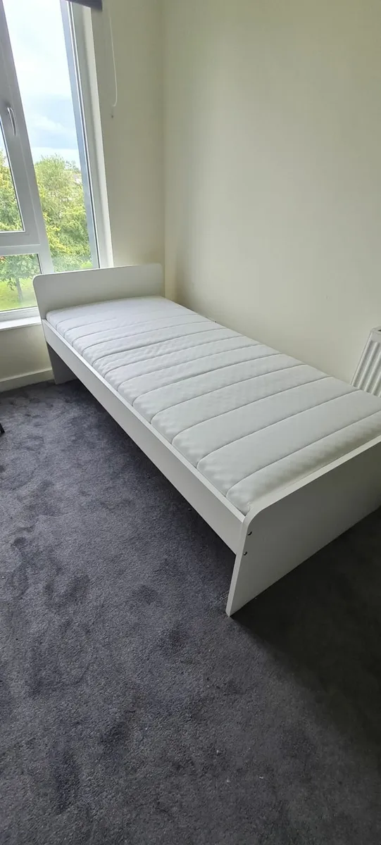 Single bed - Image 1
