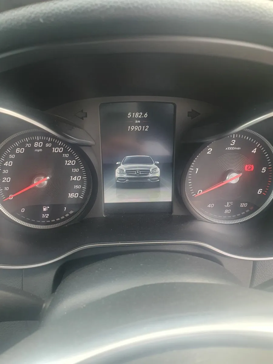 Mercedes-Benz C220 AMG 2017 - Image 4