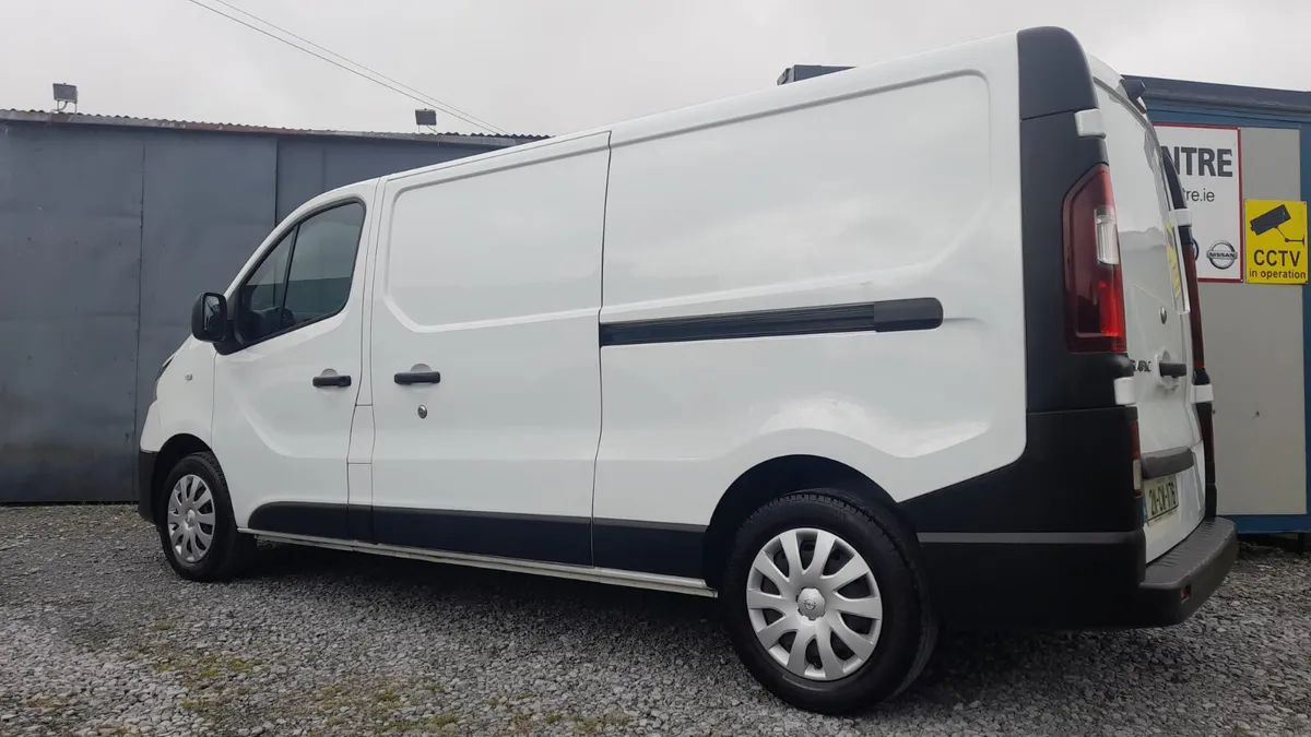211 Renault Trafic 2.0 dci 120 lwb - Image 3