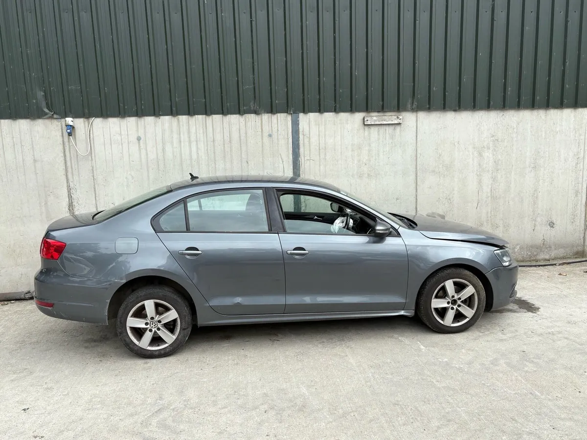 2013 VW Jetta for parts - Image 2