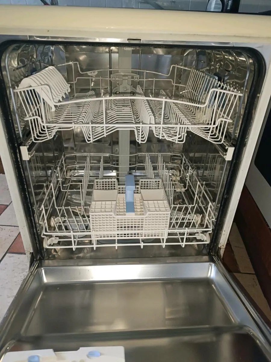 Dishwasher - Image 2
