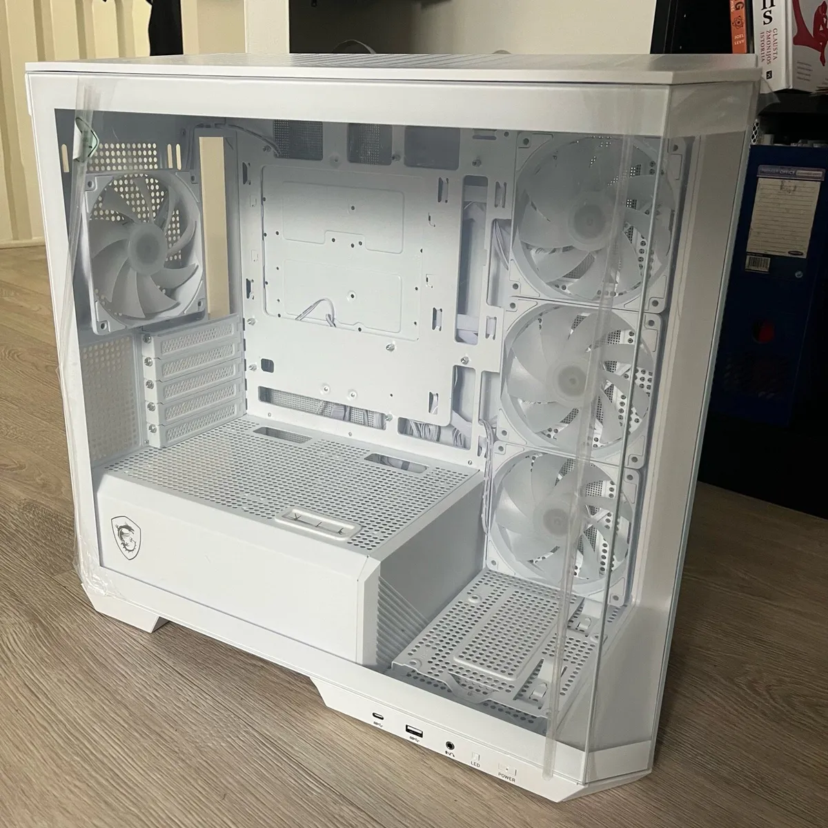 MSI Mag Pano M100R PZ gaming case - Image 1