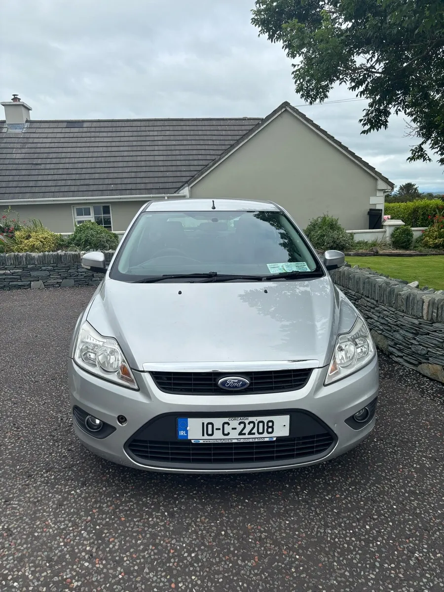 Ford Focus 2010 - Image 2