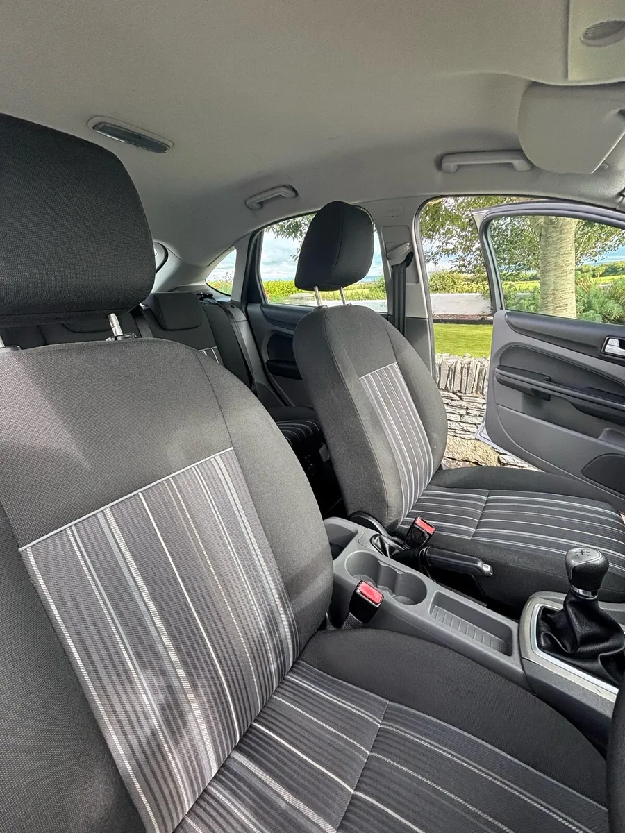 Ford Focus 2010 - Image 3