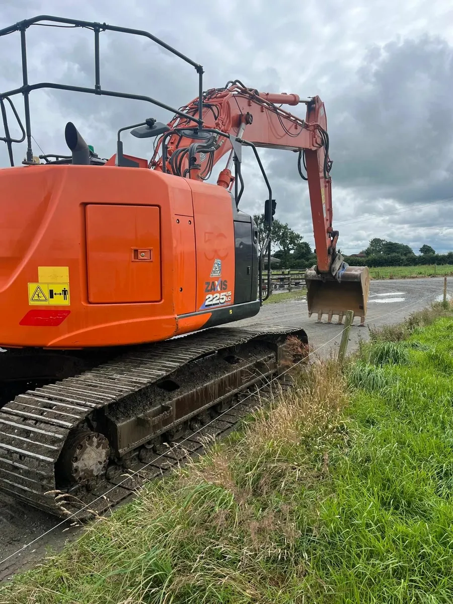 HITACHI ZAXIS  225-6 - Image 3