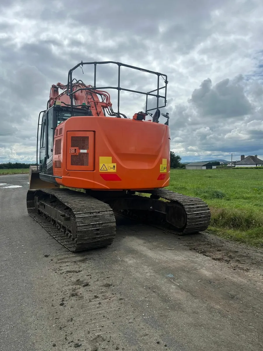HITACHI ZAXIS  225-6 - Image 1