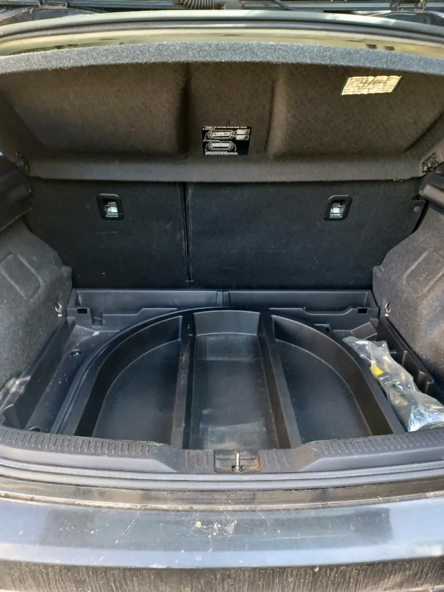 Car - Image 4