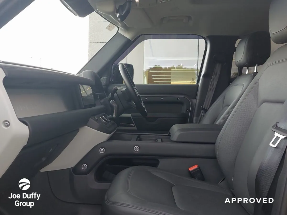 Land Rover Defender 110 2.0 Si4 Phev SE 404PS - Image 3