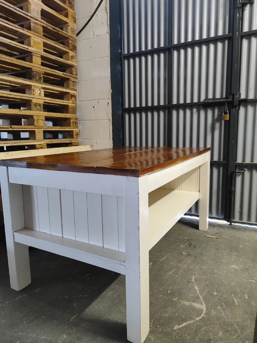 Display counter / island unit - Image 1
