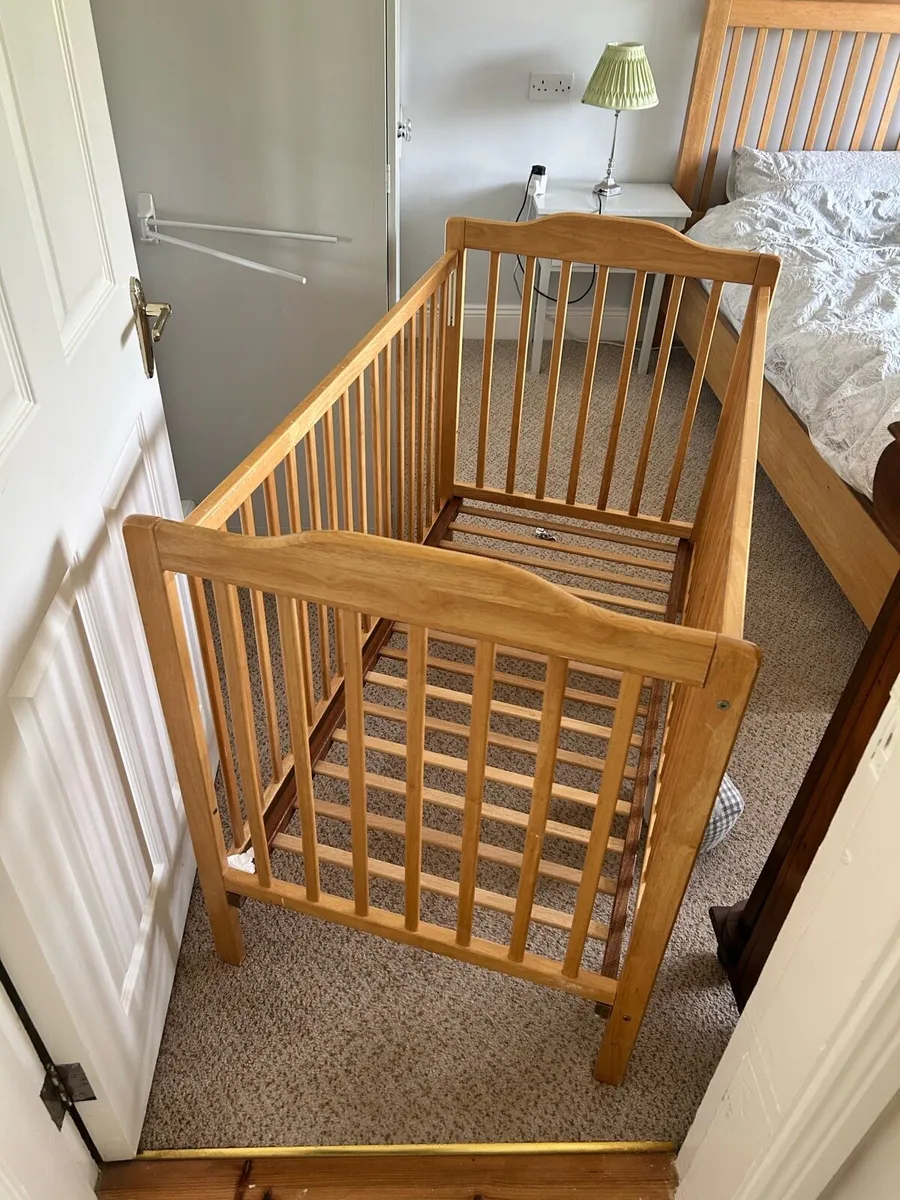 Baby cot bed