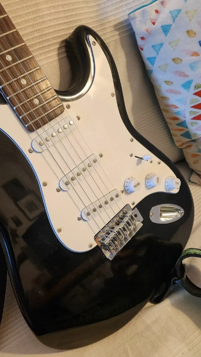Electric Guitar - Image 1