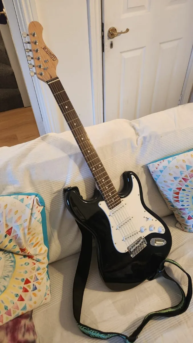 Electric Guitar - Image 2