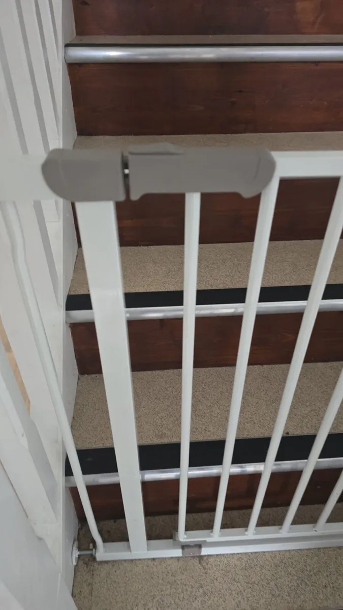 Child safety stair gates - Image 1