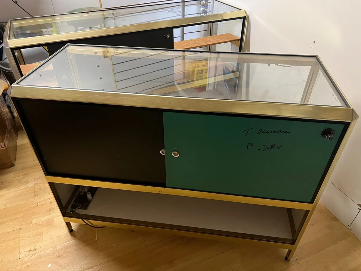 Glass counter - Image 4
