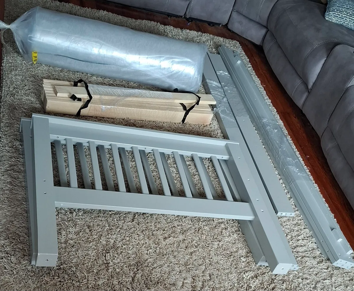 Single bed - Image 1