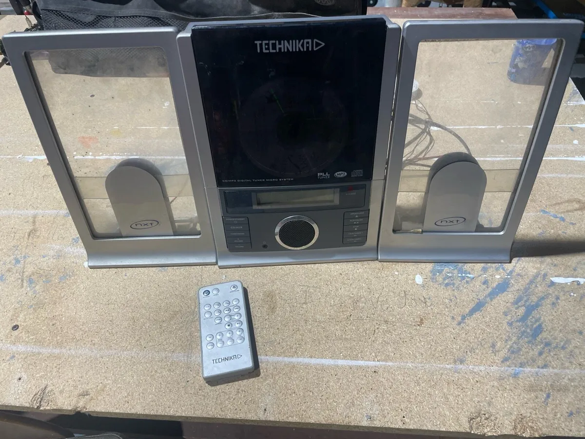 Radio and CD player combination - Image 1