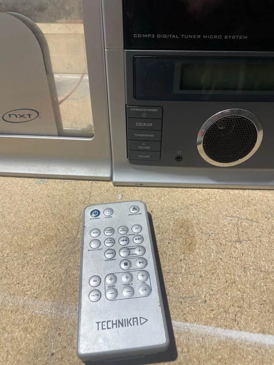 Radio and CD player combination - Image 2