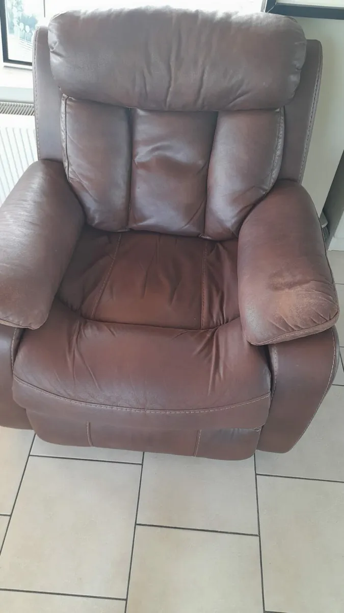 Leather couch and 1 armchair - Image 2