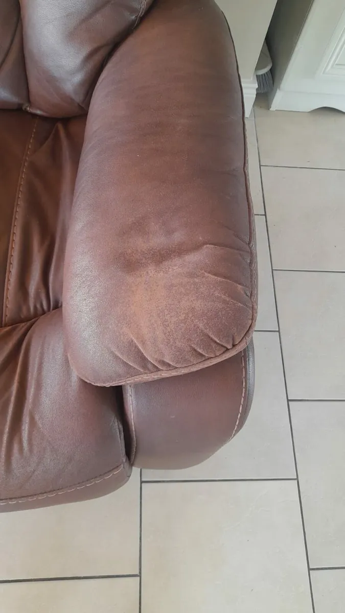 Leather couch and 1 armchair - Image 3