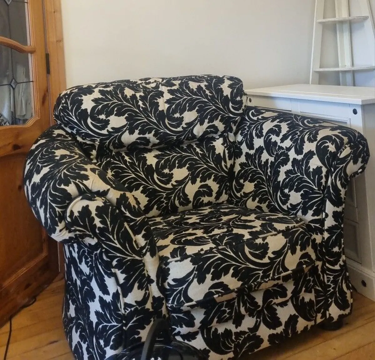 three piece suite - Image 1