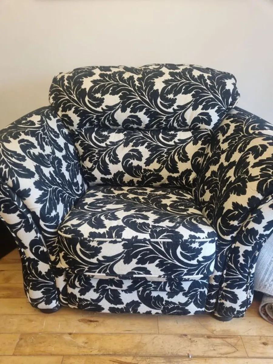 three piece suite - Image 3