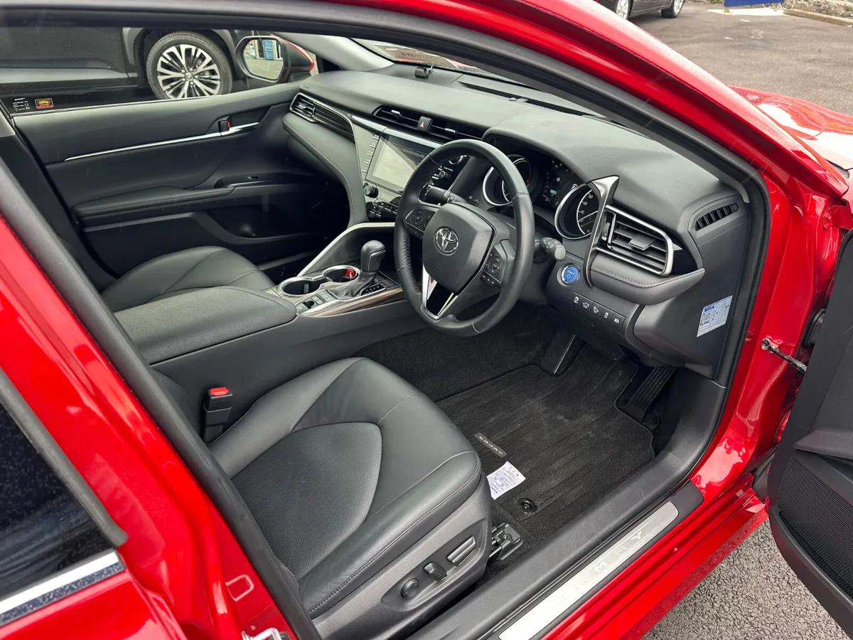 Platinum Edition - Heated Leather - Low Mileage - Image 4