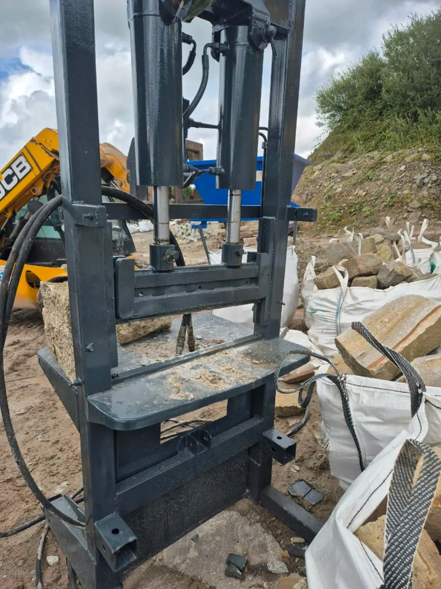 Stone guillotine - Image 2