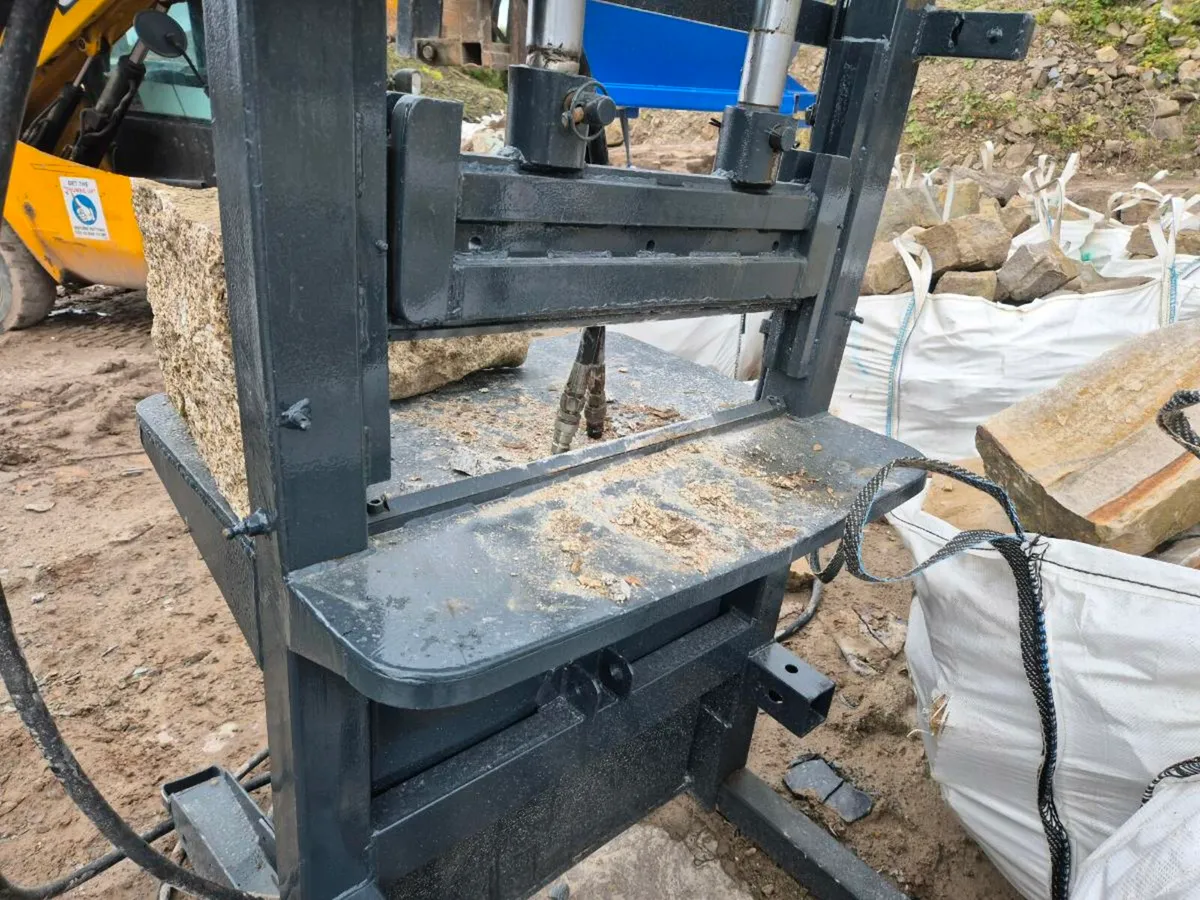 Stone guillotine - Image 3