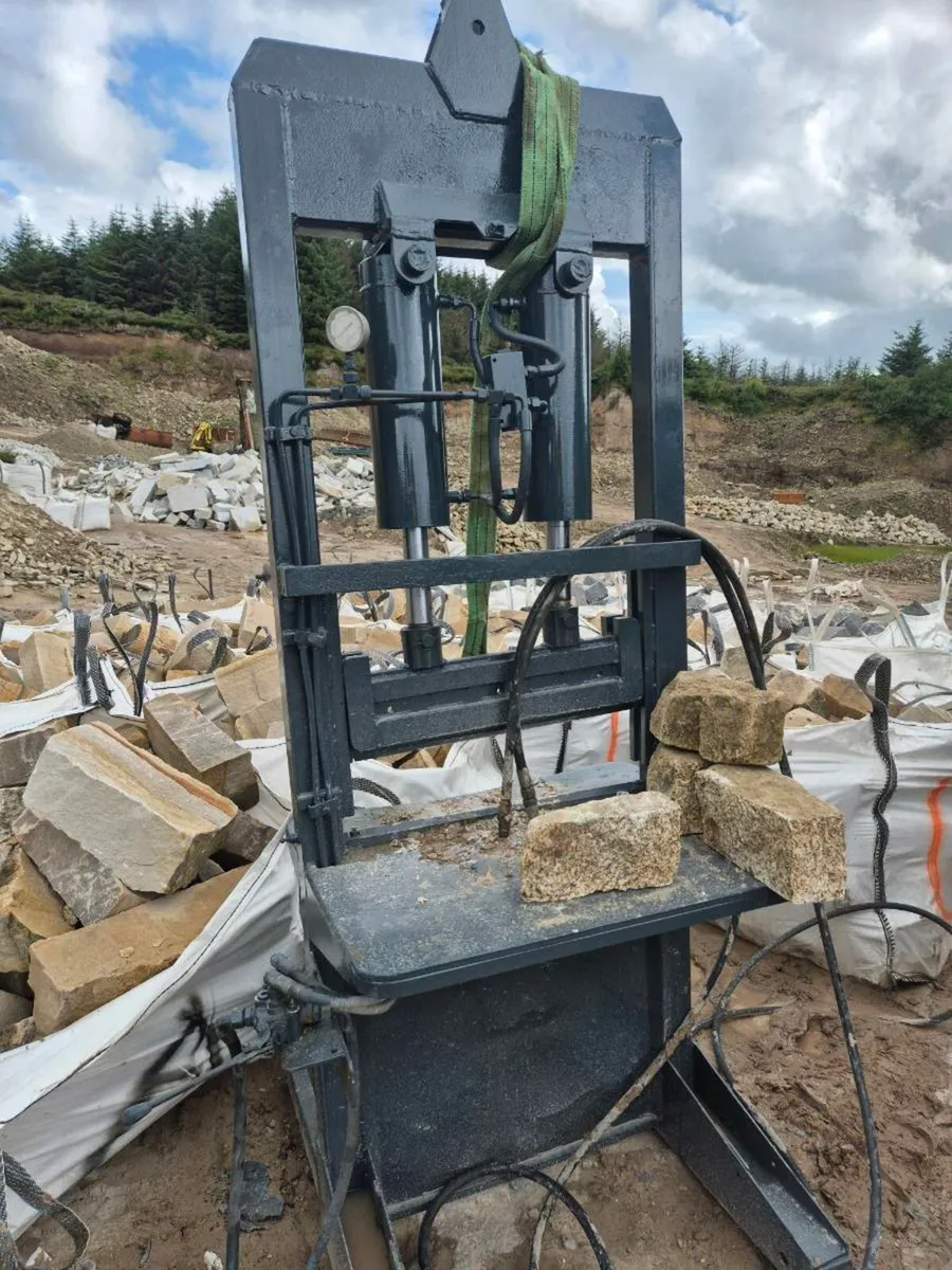 Stone guillotine - Image 4