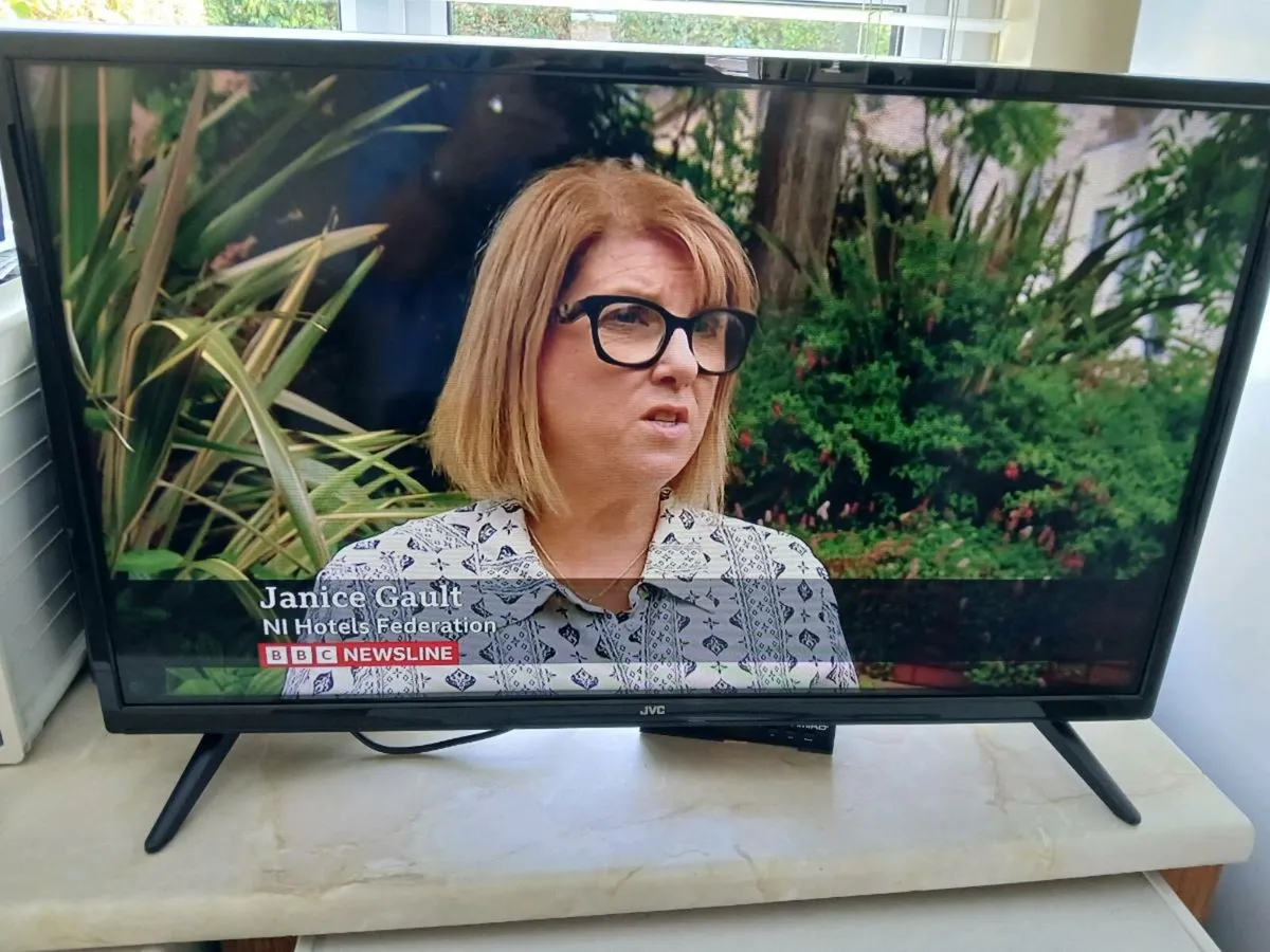 Jvc 32 inch Smart hdmi tv.As new. - Image 4