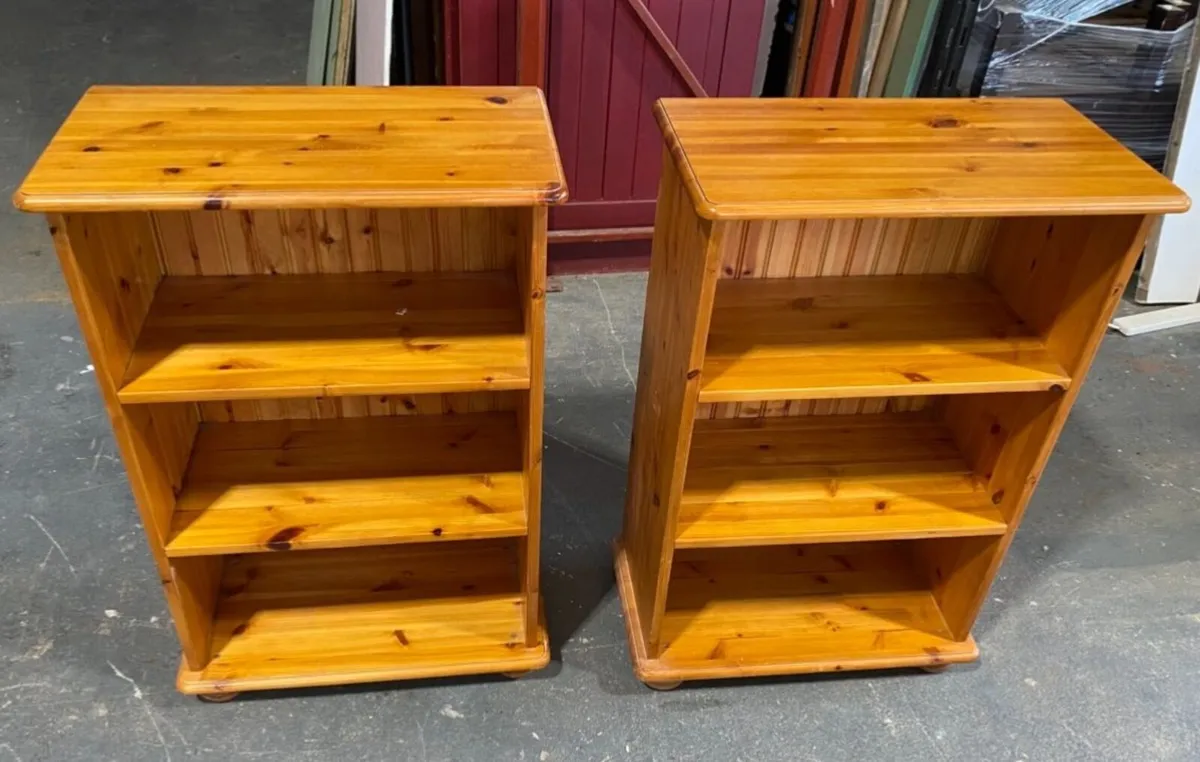 Pair of small bookcases - Image 1