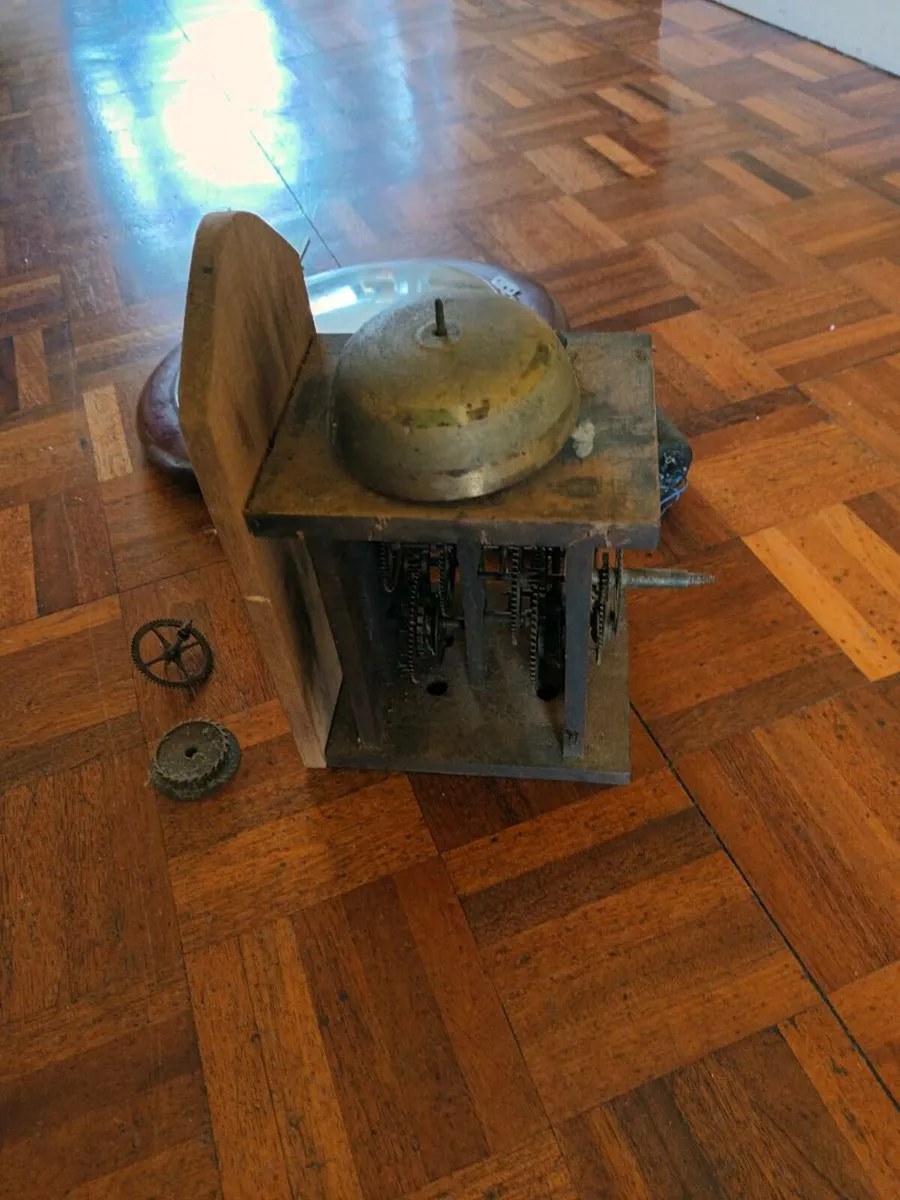Wag o' the Wall clock - Image 3