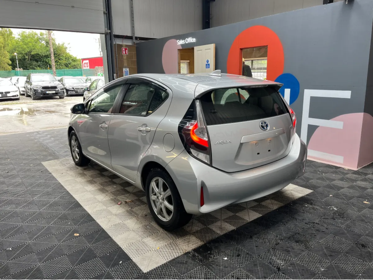 Toyota Aqua ONLY €15950! TOYOTA AQUA 1.5 HYBRID / - Image 4