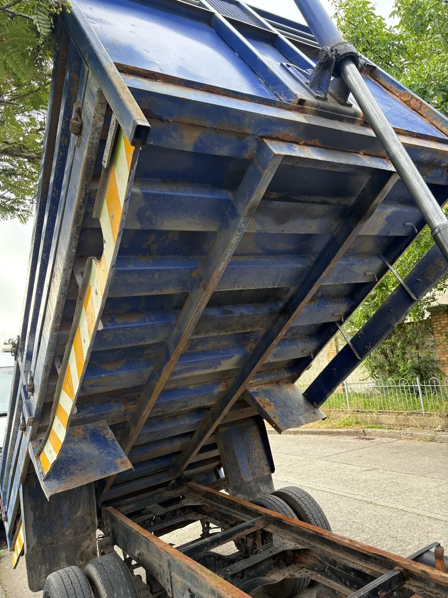Van - Image 4