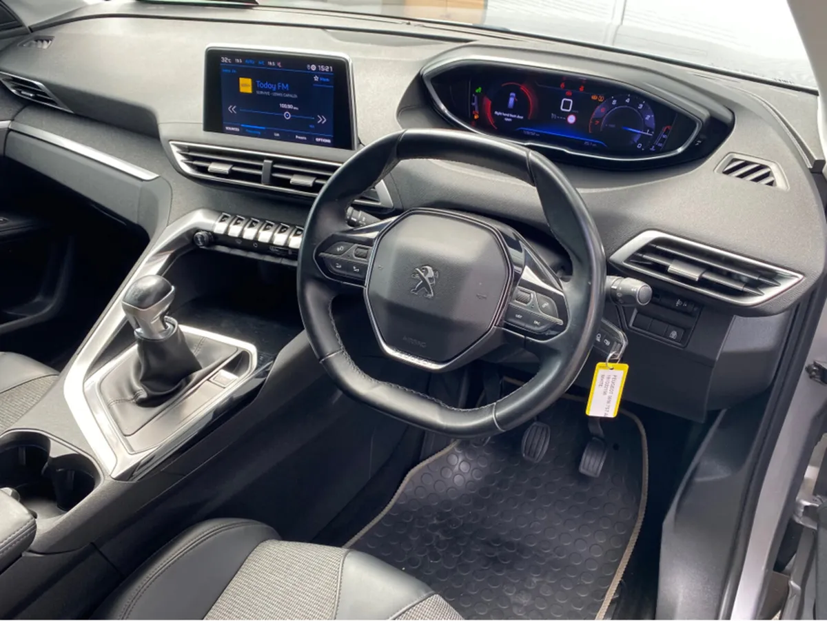 Peugeot 5008 ALLURE 1.2 130 7 SEAT 5DR - Image 2