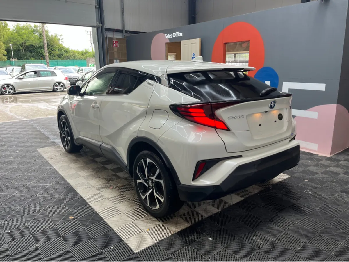 Toyota C-HR ONLY €23950! C-HR 1.8 HYBRID / 95k KMs - Image 4