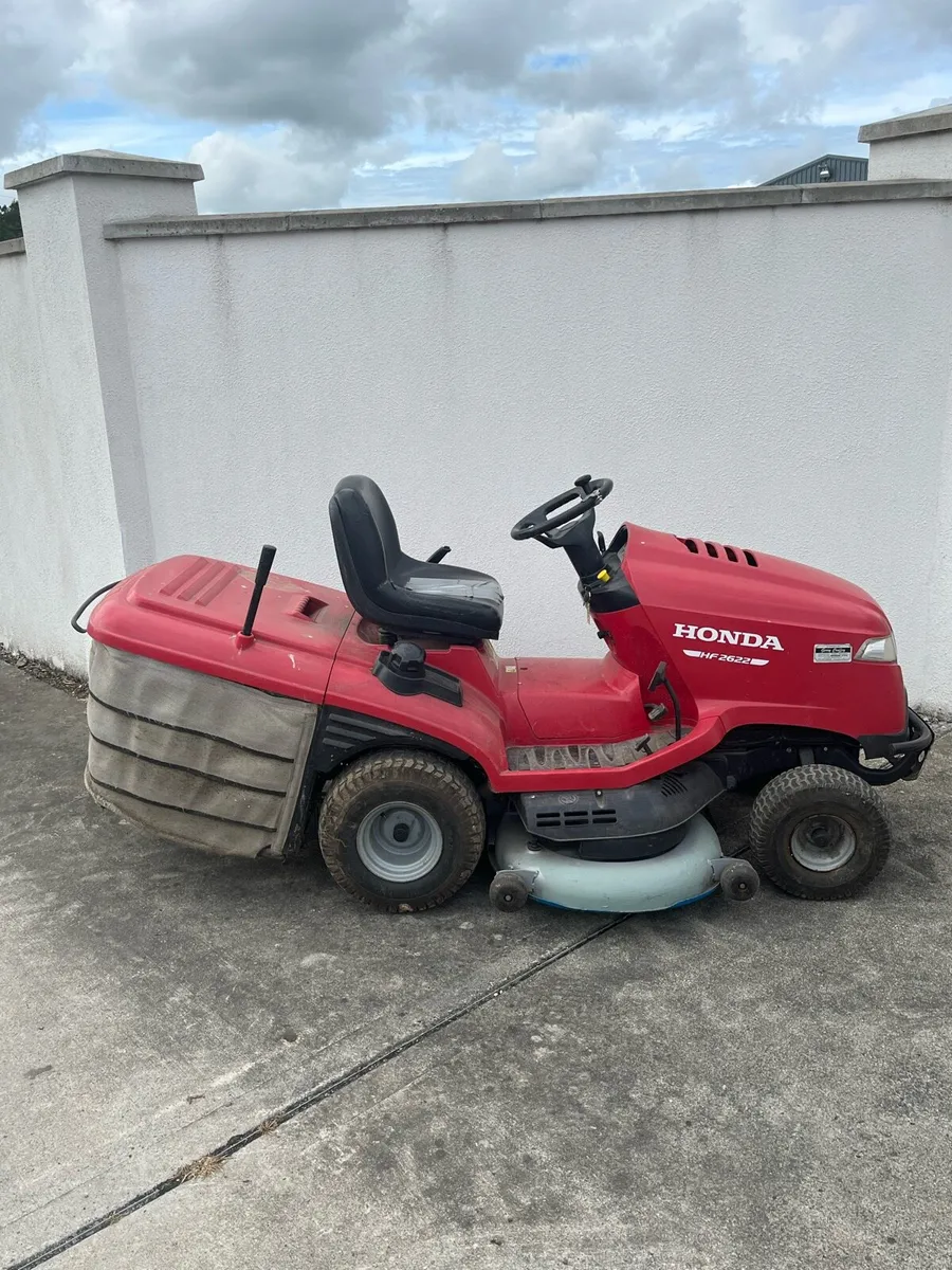 Ride-on Honda lawnmower - Image 1