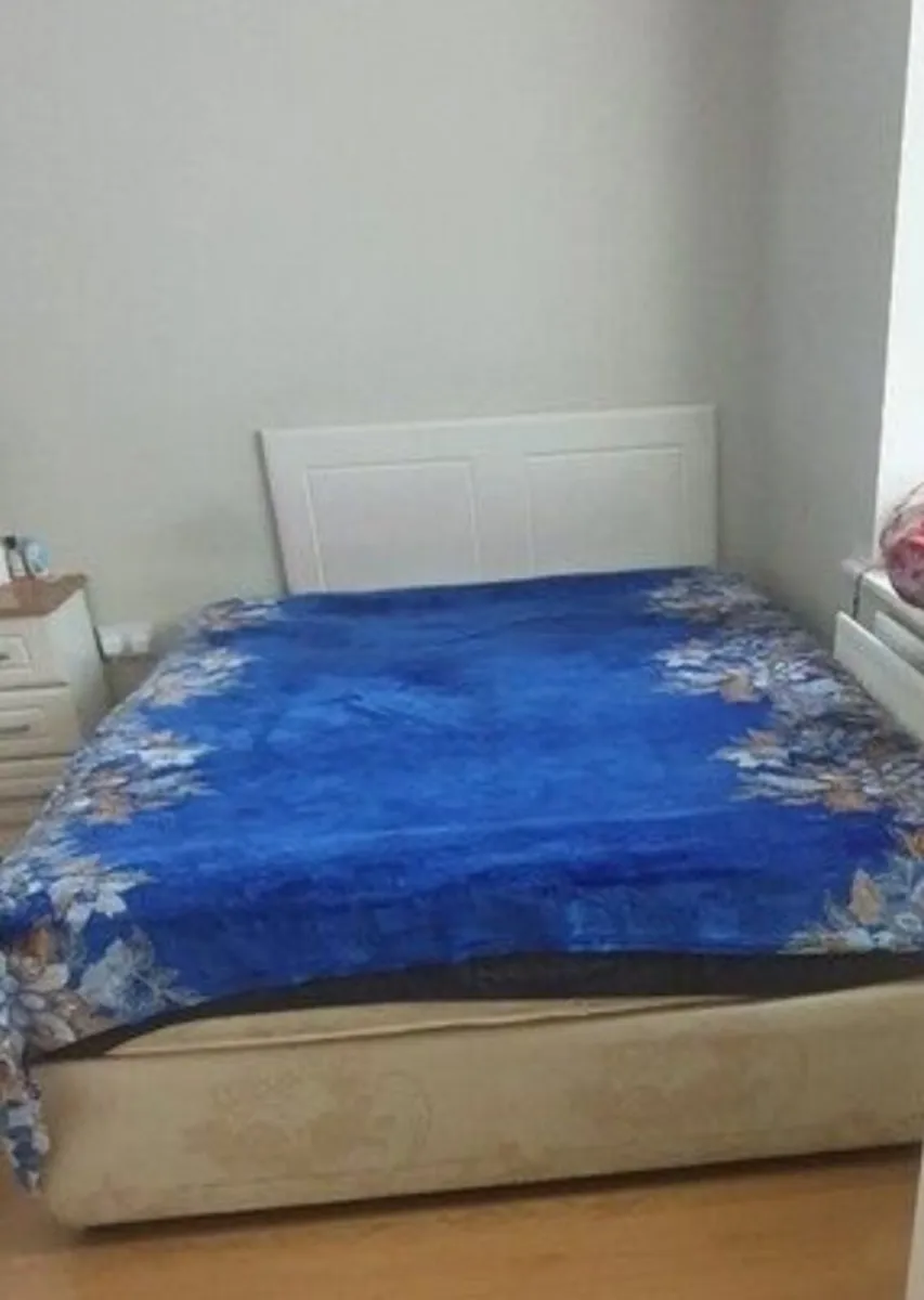 Double bed base and mattress - Image 1